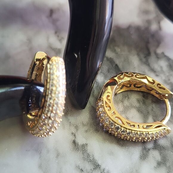 1 Pair Glittering Gold or Silver Plated Hoop Earrings with Micro Zircons - Picture 7 of 13